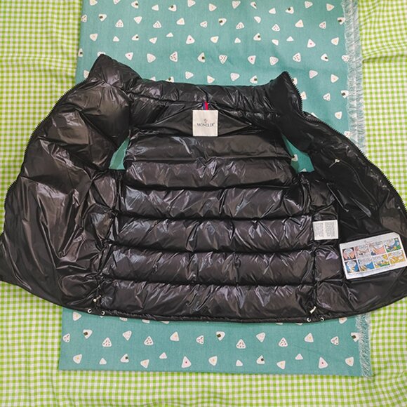 Moncler Padded Logo-Patch Black Down Jacket Gilet - Picture 6 of 10